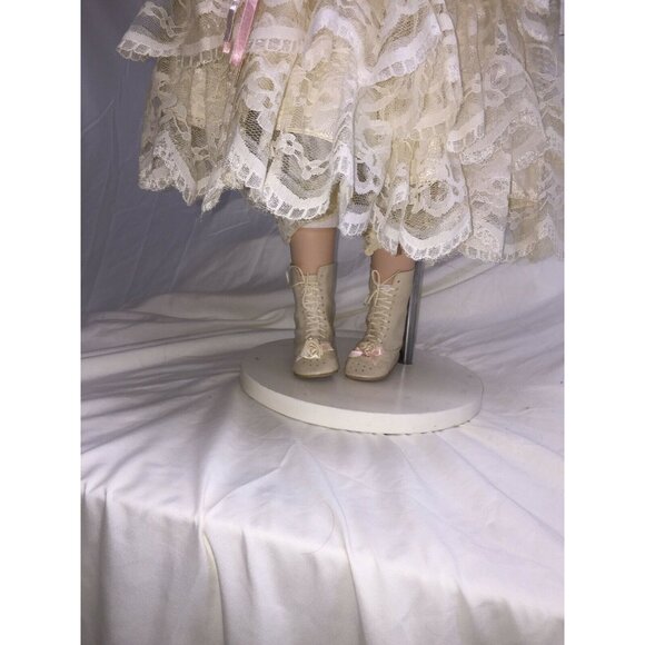 KATHERINE Collectible Memories Beautiful Vintage Hand Crafted Porcelain Doll 29" - Picture 4 of 12